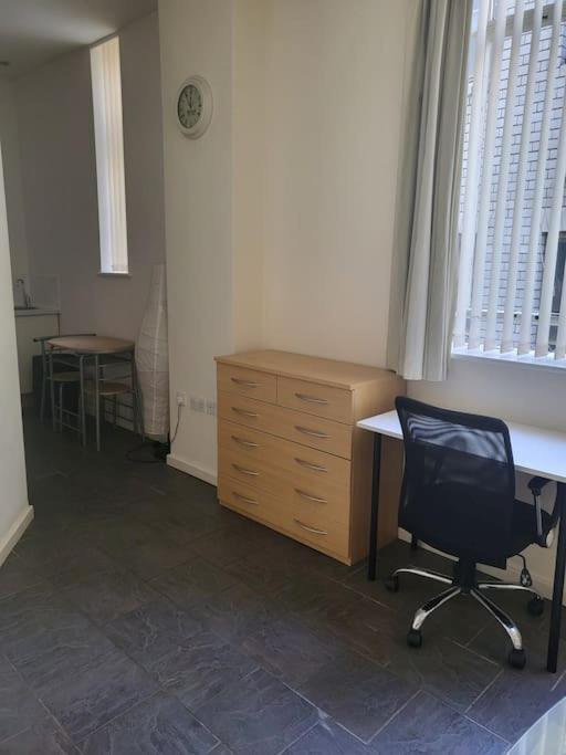 Lovely Spacious Studio Flat In City Centre. Birmingham Luaran gambar